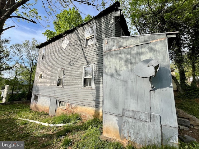 407 Carruthers St, Lexington, VA 24450 - view of side of home