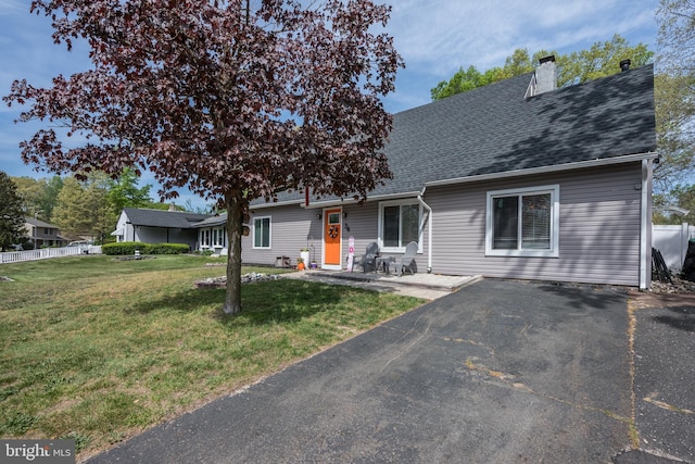 34 Pittman Ln, Sicklerville, NJ 08081 - single story home featuring a shingled roof, a chimney, and a front lawn
