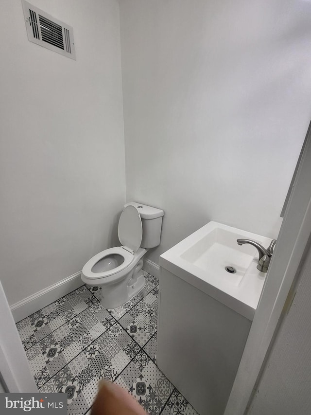 6232 N 10th St, Philadelphia, PA 19141 - bathroom featuring toilet, tile patterned floors, vanity, baseboards, and visible vents