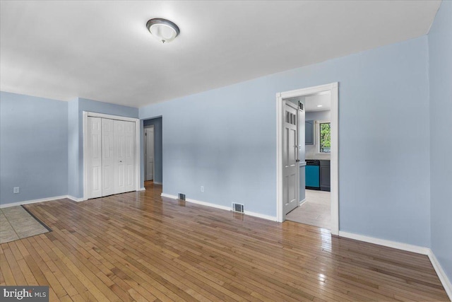 500 Klockner Rd, Hamilton, NJ 08619 - unfurnished bedroom featuring baseboards, light wood-type flooring, visible vents, and a closet