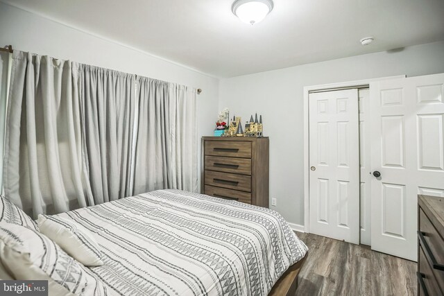32 Meadowlark Ln, Willingboro, NJ 08046 - bedroom featuring wood finished floors and a closet