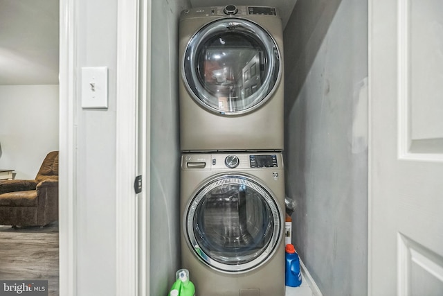 32 Meadowlark Ln, Willingboro, NJ 08046 - laundry area with laundry area, wood finished floors, and stacked washer / dryer