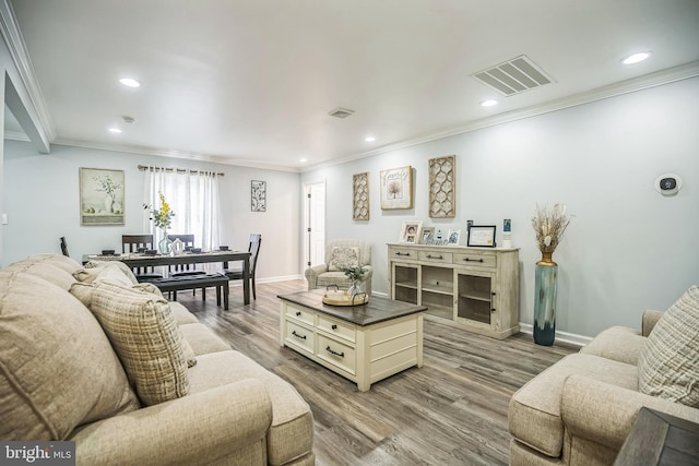 32 Meadowlark Ln, Willingboro, NJ 08046 - living room featuring visible vents, ornamental molding, baseboards, and recessed lighting