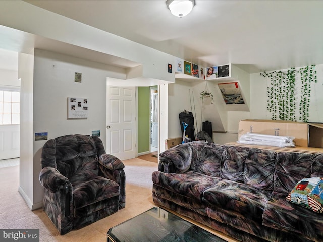 living area with carpet floors and baseboards