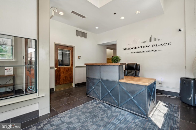welcome area with recessed lighting
