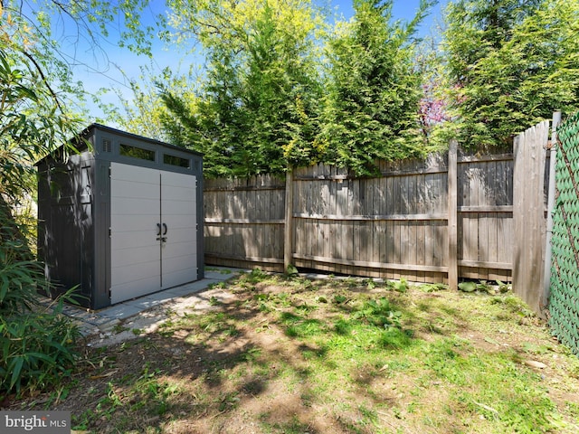 exterior space featuring fence