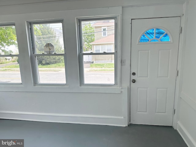 entryway featuring concrete flooring