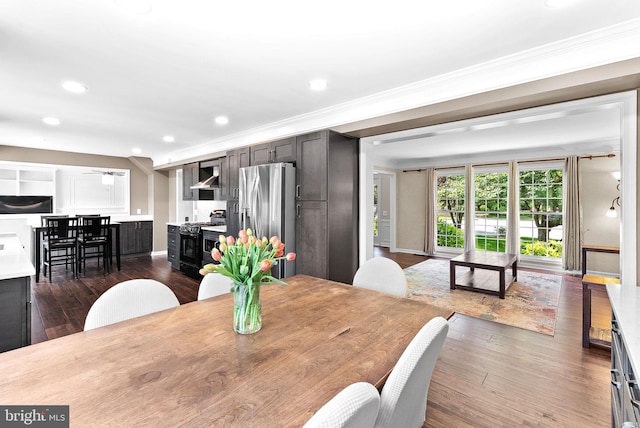 dining area featuring dark wood-type flooring, ornamental molding, recessed lighting, and baseboards