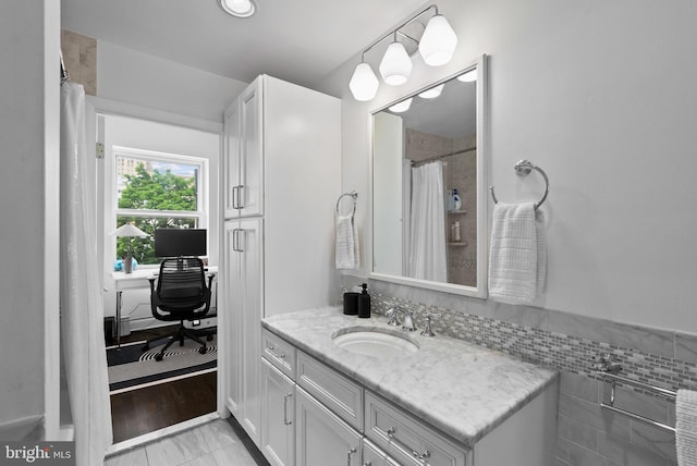 913 Spruce St, Philadelphia, PA 19107 - bathroom with vanity and a shower with curtain