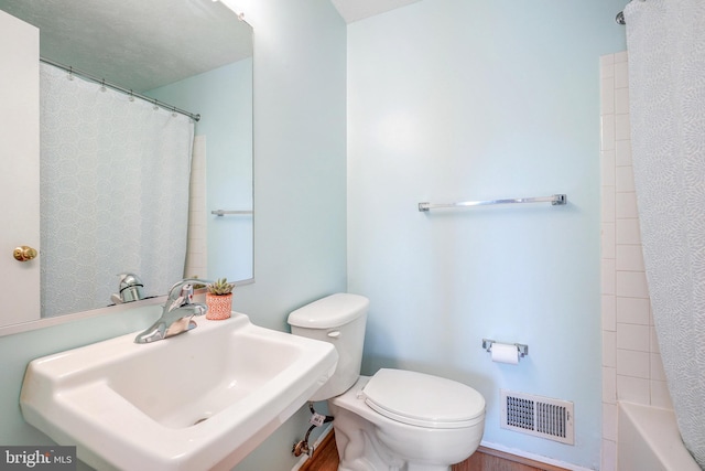 full bath featuring visible vents, toilet, a bathtub, a shower with curtain, and a sink
