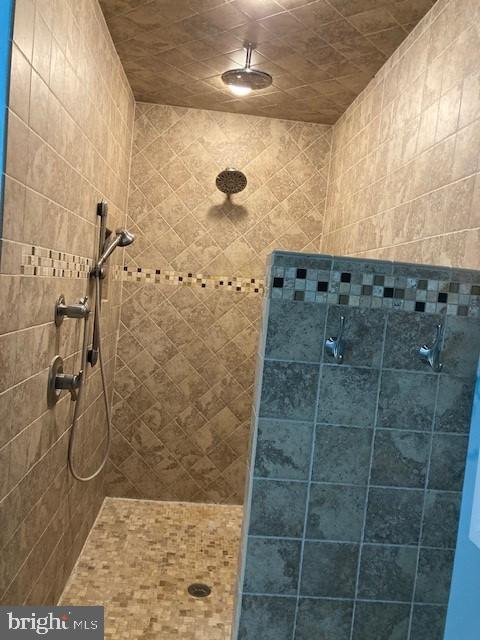 5 Big Look Trl, Medford, NJ 08055 - bathroom featuring tiled shower