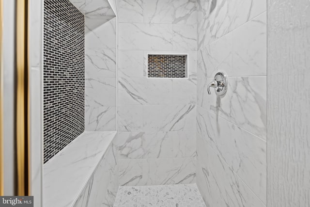 full bath with visible vents, a heating unit, and tiled shower