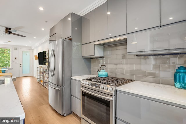 kitchen featuring stainless steel appliances, ceiling fan, gray cabinets, and tasteful backsplash