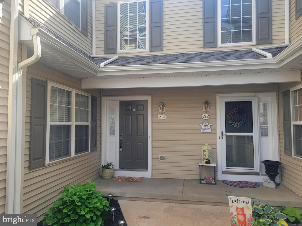 entrance to property with covered porch