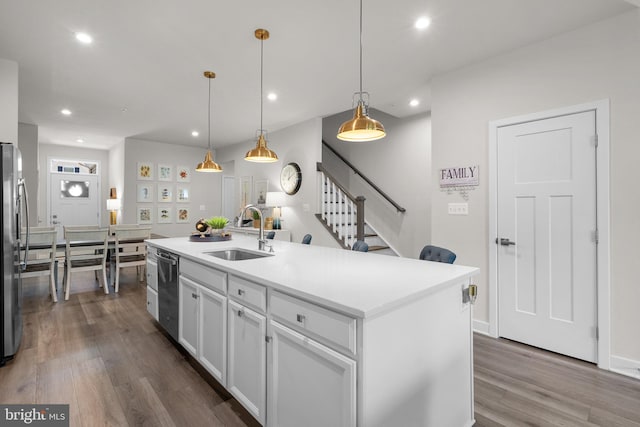 kitchen featuring dark wood-style flooring, a sink, recessed lighting, white cabinetry, and stainless steel appliances