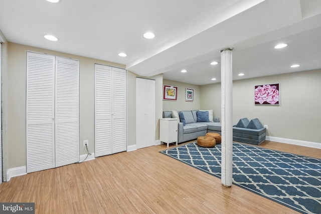 living area featuring wood finished floors, recessed lighting, and baseboards
