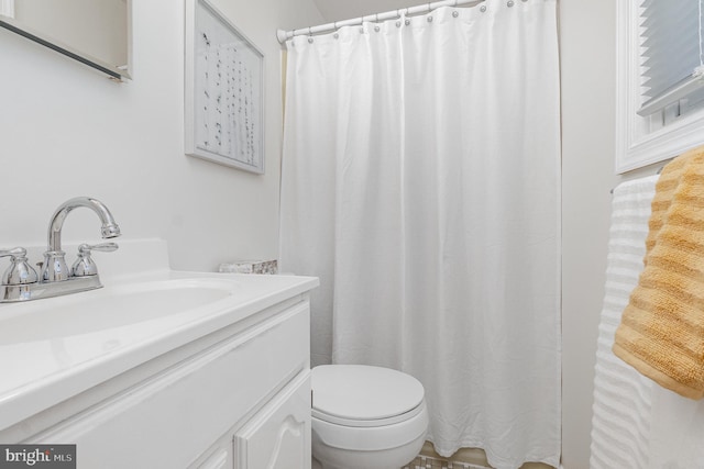 4 Hallbrook Ct, Baltimore, MD 21236 - bathroom featuring vanity, a shower with curtain, and toilet
