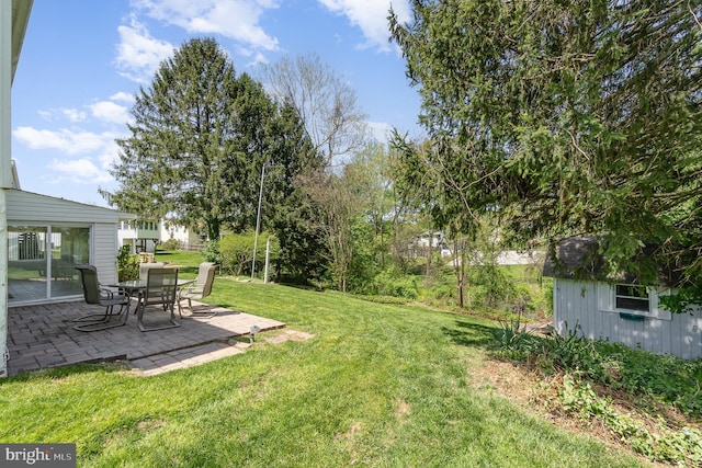 4 Hallbrook Ct, Baltimore, MD 21236 - view of yard featuring a patio