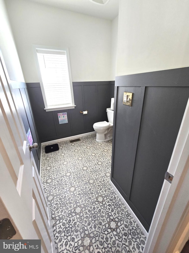 101 Saratoga Ct, North East, MD 21901 - bathroom with toilet and a wainscoted wall