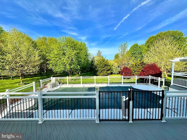 view of swimming pool