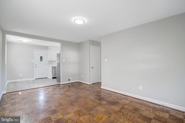1310 S Columbus St, Arlington, VA 22204 - unfurnished room featuring baseboards and visible vents