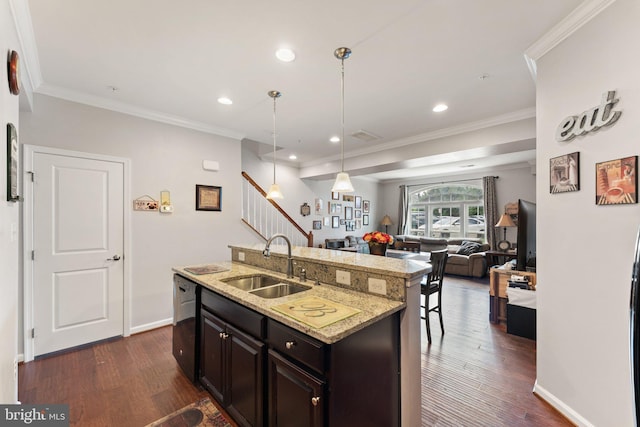 kitchen with a sink, crown molding, recessed lighting, and dark wood-type flooring