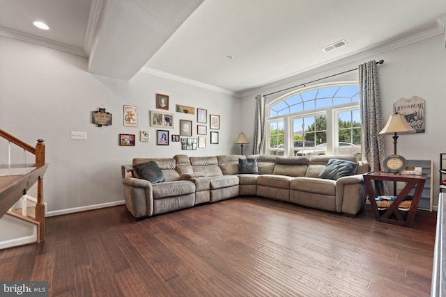 living area with visible vents, crown molding, baseboards, recessed lighting, and hardwood / wood-style flooring