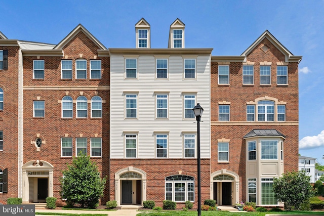 townhome / multi-family property featuring brick siding