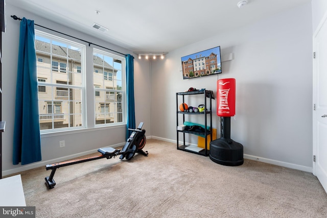 workout room featuring visible vents, carpet flooring, and baseboards