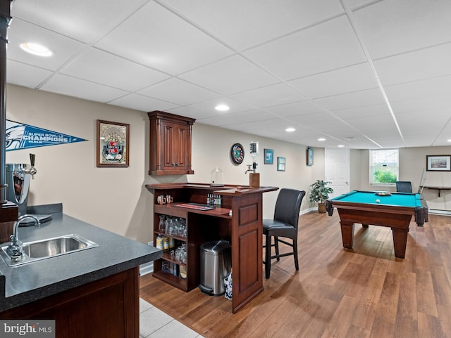 game room featuring light wood finished floors, indoor wet bar, a sink, billiards, and baseboards