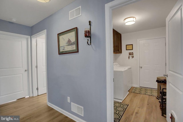 230 Meadowcreek Dr N, Chambersburg, PA 17202 - hall with separate washer and dryer, light wood-style floors, visible vents, and baseboards