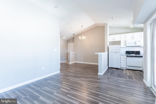 645 Constellation Sq SE Unit L, Leesburg, VA 20175 - unfurnished living room featuring baseboards, lofted ceiling, wood finished floors, and a chandelier