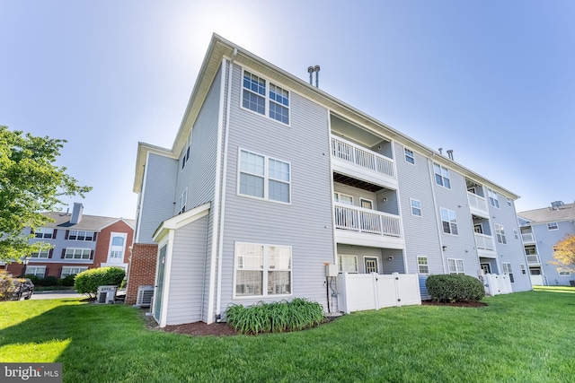 645 Constellation Sq SE Unit L, Leesburg, VA 20175 - view of building exterior with fence