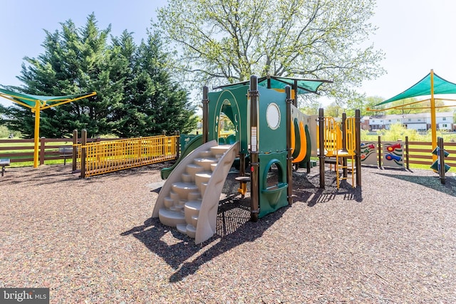 645 Constellation Sq SE Unit L, Leesburg, VA 20175 - communal playground featuring fence