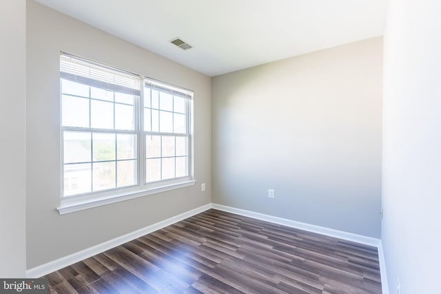 645 Constellation Sq SE Unit L, Leesburg, VA 20175 - unfurnished room with baseboards, dark wood-style flooring, and visible vents