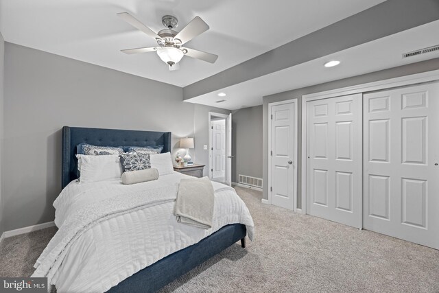 bedroom with carpet, visible vents, recessed lighting, and baseboards