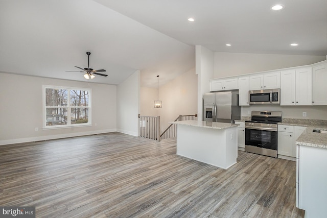 5 Cornwallis Cv, Ruther Glen, VA 22546 - kitchen featuring ceiling fan, light wood-type flooring, a kitchen island, appliances with stainless steel finishes, and lofted ceiling