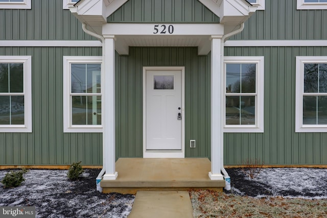 520 Woodcrest Ave, Lititz, PA 17543 - doorway to property featuring board and batten siding