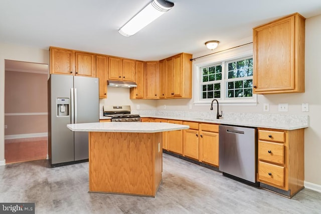 10995 Alcorn Ln, Waldorf, MD 20603 - kitchen featuring appliances with stainless steel finishes, a sink, under cabinet range hood, light countertops, and a center island
