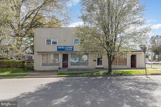 view of front of property