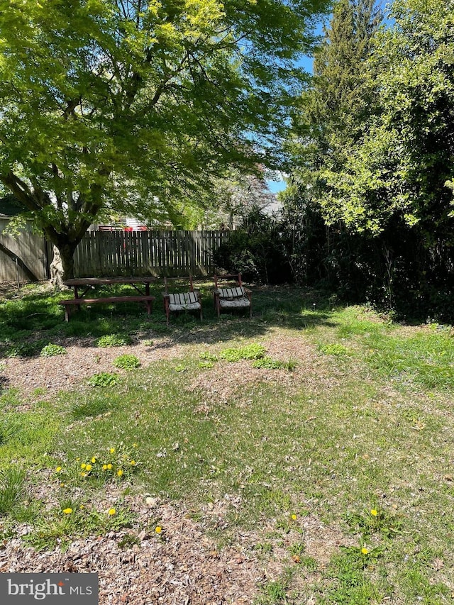 45 W Essex Ave, Lansdowne, PA 19050 - view of yard featuring fence
