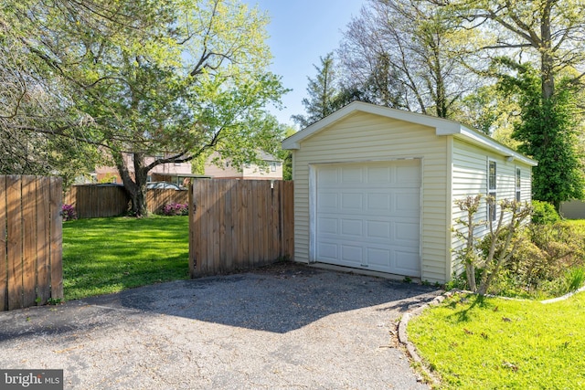 1822 Clearwood Rd, Baltimore, MD 21234 - detached garage featuring driveway