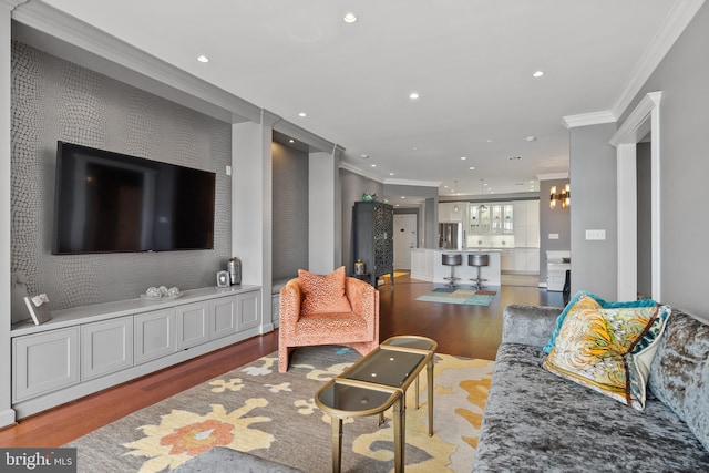 525 Belmont Bay Dr Unit 405, Woodbridge, VA 22191 - living room featuring light wood-style floors, ornamental molding, and recessed lighting