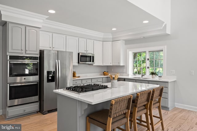 1418 Woodhurst Blvd, Mclean, VA 22102 - kitchen with stainless steel appliances, a sink, a breakfast bar, crown molding, and recessed lighting
