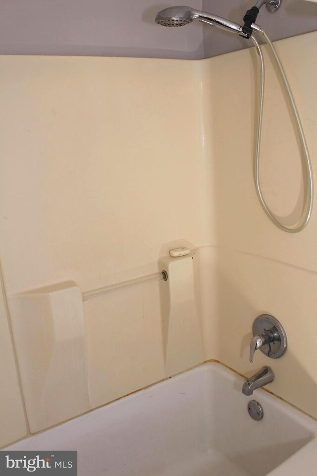466 N Evans St, Pottstown, PA 19464 - full bath with bathing tub / shower combination