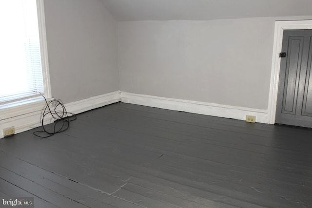 466 N Evans St, Pottstown, PA 19464 - unfurnished room with baseboards and dark wood finished floors