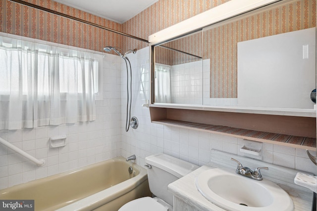 full bath featuring vanity, decorative backsplash, shower / bathtub combination, toilet, and wallpapered walls