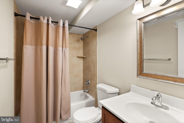 full bathroom featuring toilet, shower / bath combo with shower curtain, and vanity