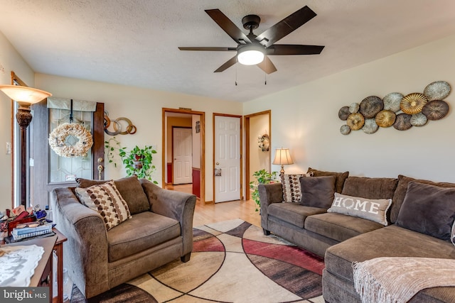 1085 Greenwood Rd, Winchester, VA 22602 - living room featuring a ceiling fan
