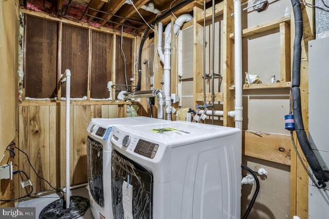 1603 Norwich Dr, Frederick, MD 21701 - laundry room with washer and clothes dryer